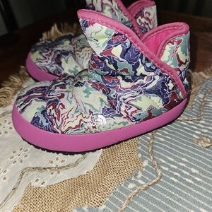 The North Face Kids Pink Marble Print Insulated Booties